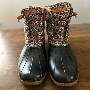 New Sperry Duck Boots Animal print size 10